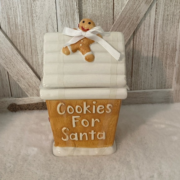 Potter’s Studio Gingerbread Canister - Picture 2 of 13